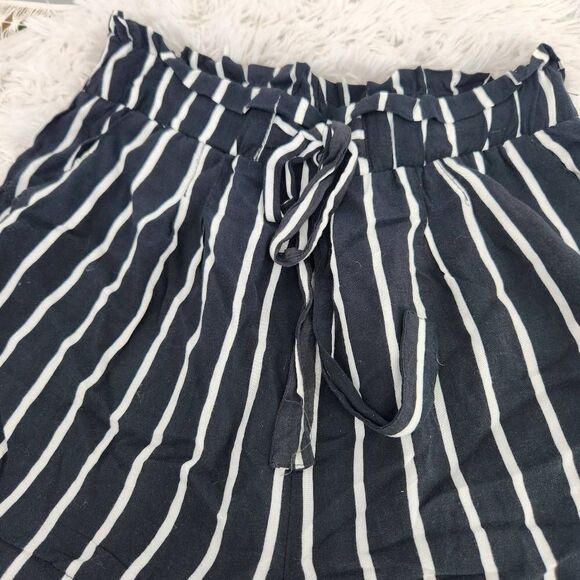 Ambiance Apparel Black White Pinstripe Dress Shorts Women's Size Small - Picture 3 of 8
